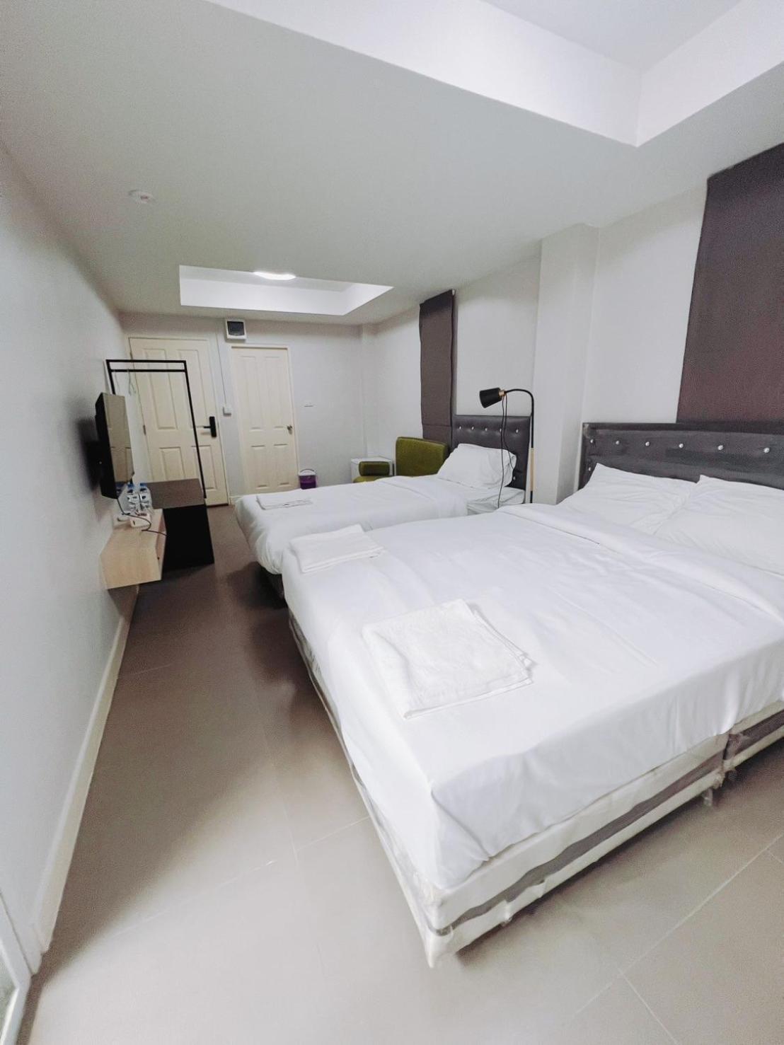 Mitr Inn Mrt Samyot Station - The Grand Palace Банкок Екстериор снимка